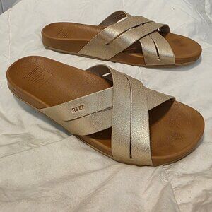 Reef Champagne Cushion Spring Bloom slip-on sandals